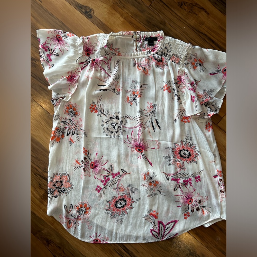 NWOT Ann Taylor Blouse Medium
